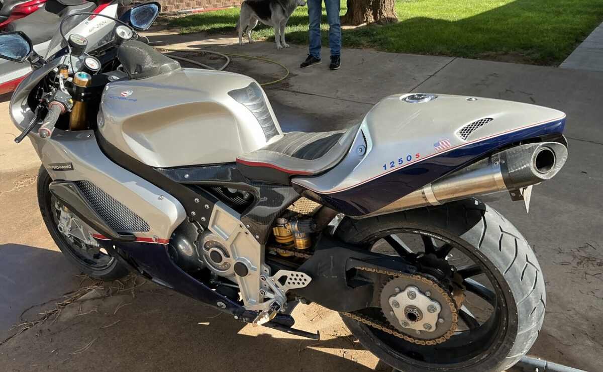 Roehr 1250SC arrière réservoir sous selle 13 litres jantes Marchesini 17 pouces