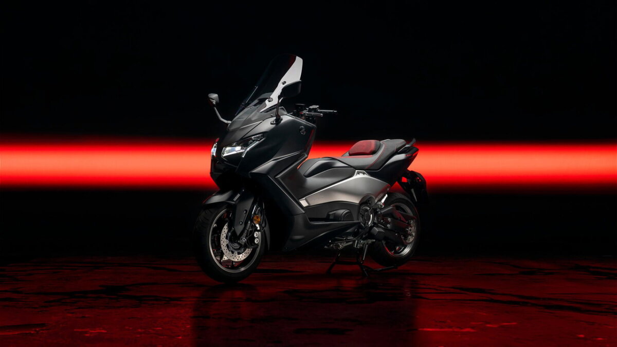 maxi-scooter sportif Yamaha TMAX 25th Anniversary face avant double optique
