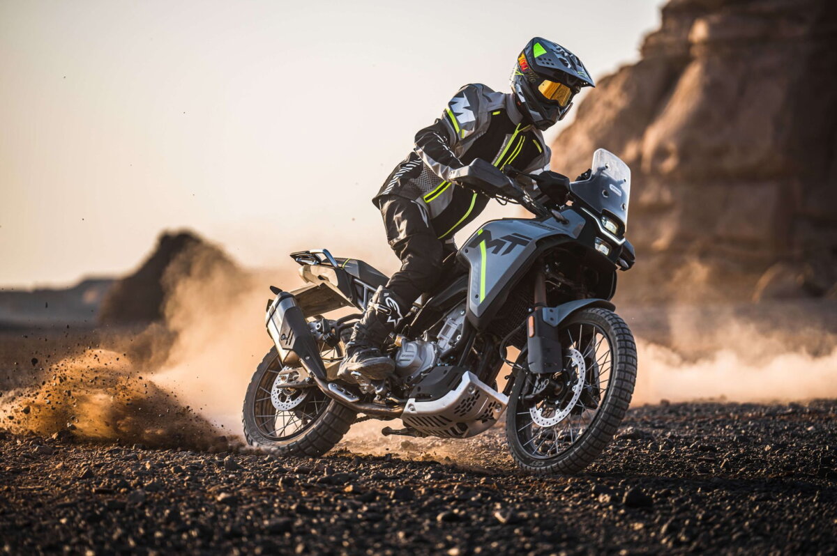 CFMOTO 450 MT face avant trail aventure roue 21 pouces ABS Bosch