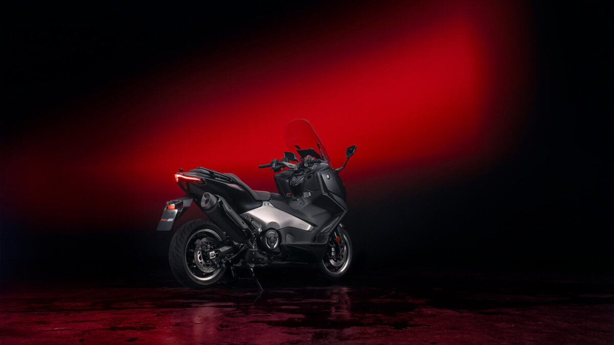 Yamaha TMAX 25th Anniversary arrière feu led carrosserie gris métallisé