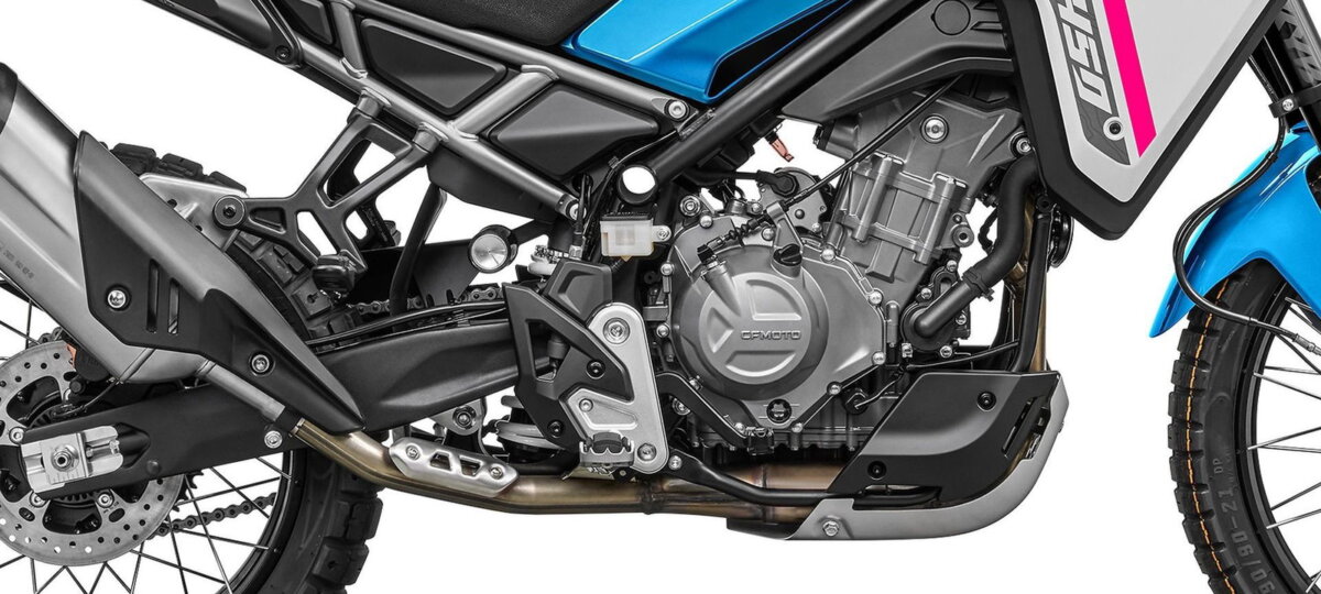 CFMOTO 450 MT moteur bicylindre 449 cm3 43 6 ch 44 Nm
