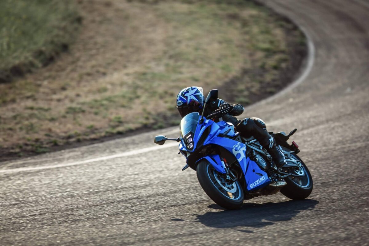 Suzuki GSX-8R face avant carénage intégral sportive mid-size