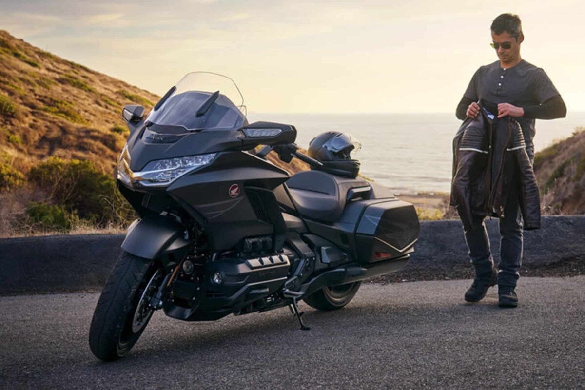 Honda Gold Wing 2026 face avant GT bulle electrique optiques