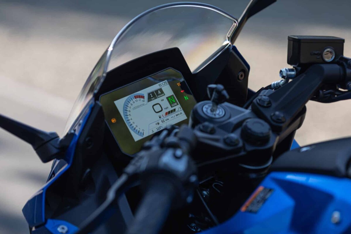 Suzuki GSX-8R tableau de bord électronique modes de conduite ride by wire
