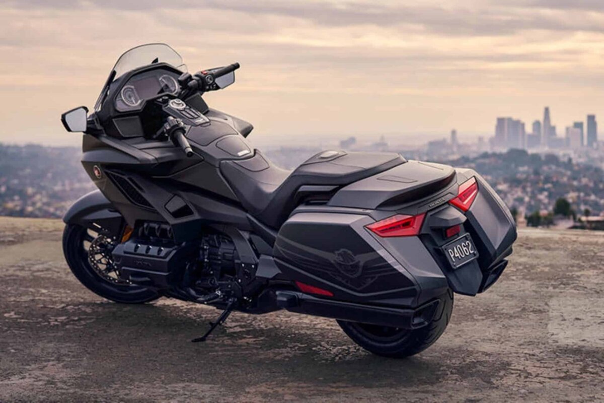 Honda Gold Wing Tour 2026 arriere top-case valises GT passager
