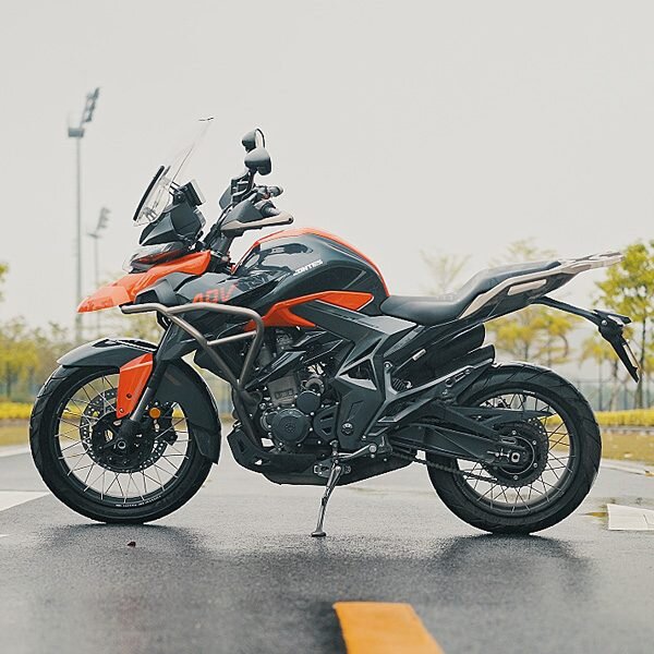 scooter adventure Zontes 368G 368 cm3 38,7 ch 5 999 € alternative Honda X-ADV
