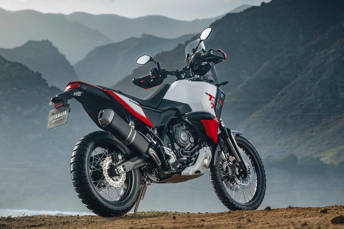 Yamaha Ténéré 700 World Raid 2026 arrière trail 21 18 pneus mixtes garde au sol