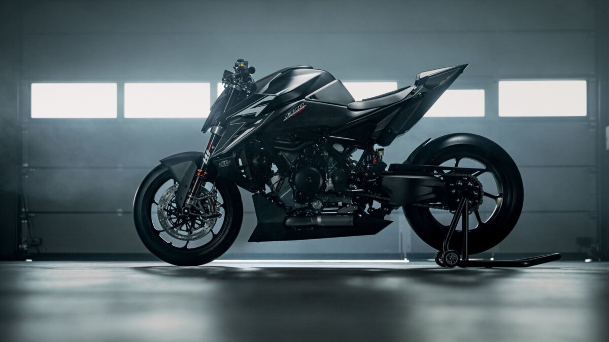 KTM 1390 Super Duke RR Track hypernaked piste 202 ch 177 kg fibre carbone jantes magnésium