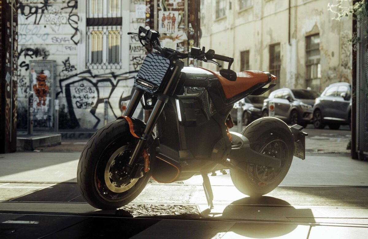 moto électrique premium collaboration Brabus marque française DAB Motors Peugeot Motocycles 7,1 kWh 150 km 120 km/h