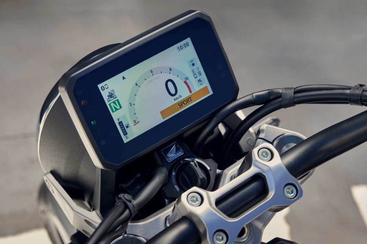 Honda CB1000F instrumentation TFT connectivite RoadSync