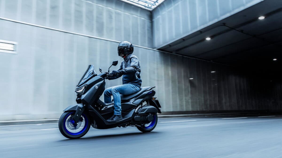 scooter urbain 125cc Yamaha NMAX design moderne LED
