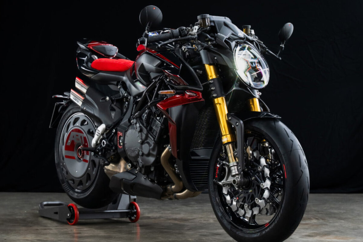 MV Agusta x ABT : la moto de collection qui parle autant aux vue 1 MV Agusta Brutale 1000 ABT roadster hyper naked série limitée 130 exemplaires carbone mat prix 40990