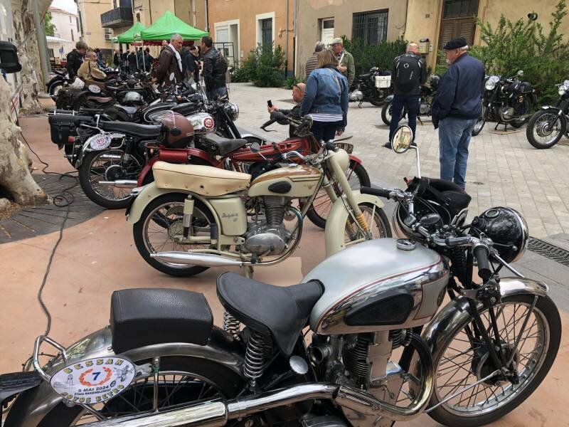 motos collection arriere garde boue vintage rassemblement Bessan