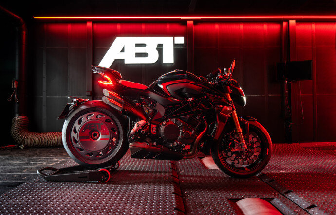 MV Agusta Brutale 1000 ABT roadster hyper naked série limitée 130 exemplaires carbone mat prix 40990