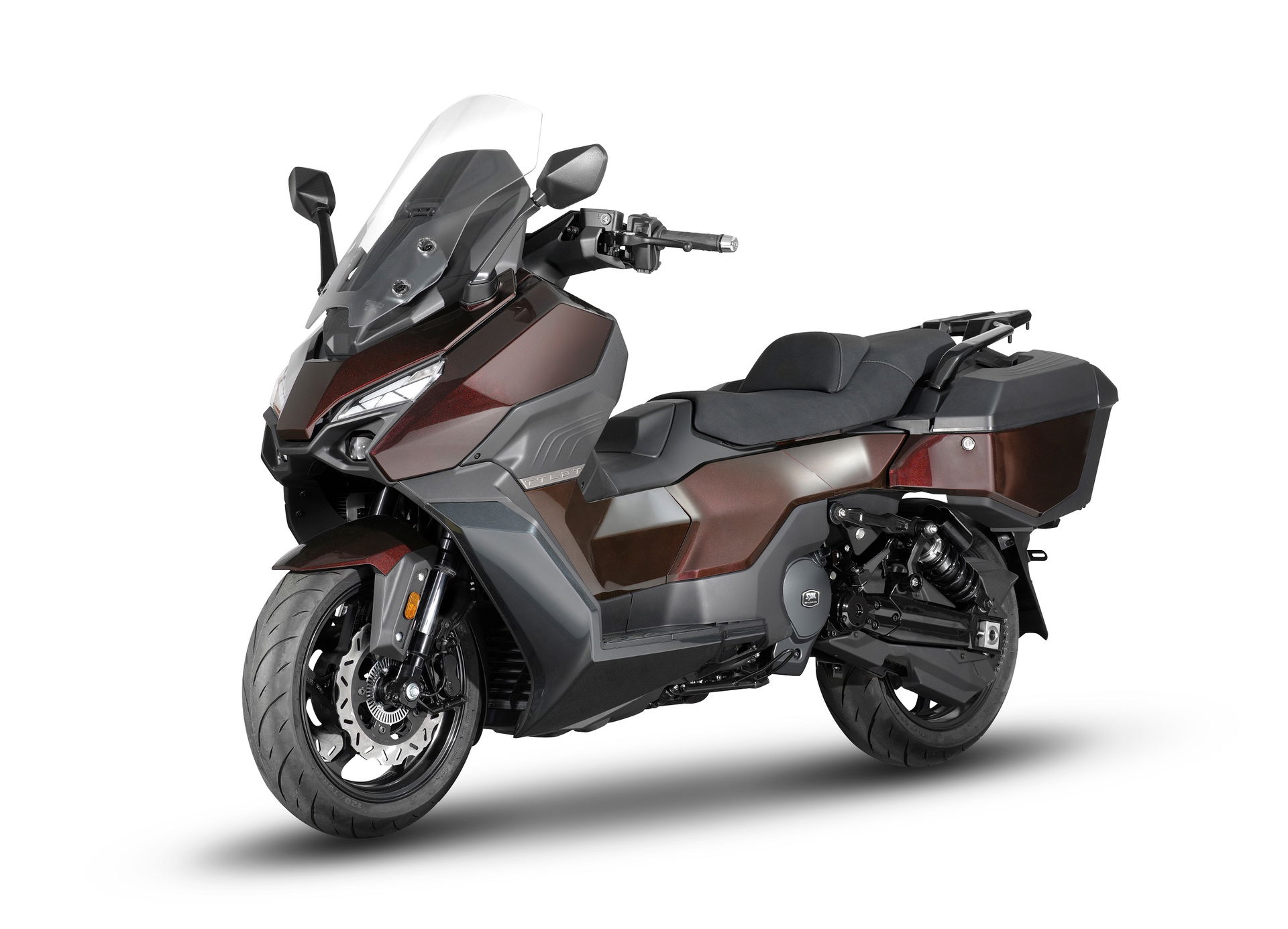 Ce maxi-scooter SYM façon baroudeur arrive en 2026 avec un coffre XXL pour voyager chargé