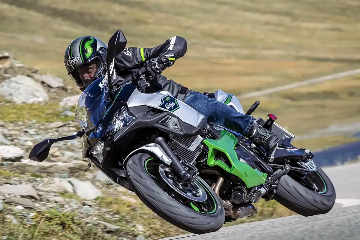 moto hybride Kawasaki face avant